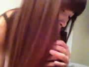 三陪小姐姐閉上了眼睛享受著吹簫過程