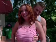 年輕壯男與爆乳洋妞沉迷於肉體衝撞