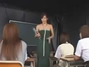 日本女高中生給打屁股灌腸