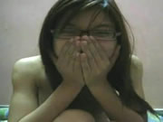 戴眼鏡的越妹在床上和男友口爆與啪啪