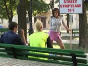 歐美有趣的裸身整蠱節目搞笑短片